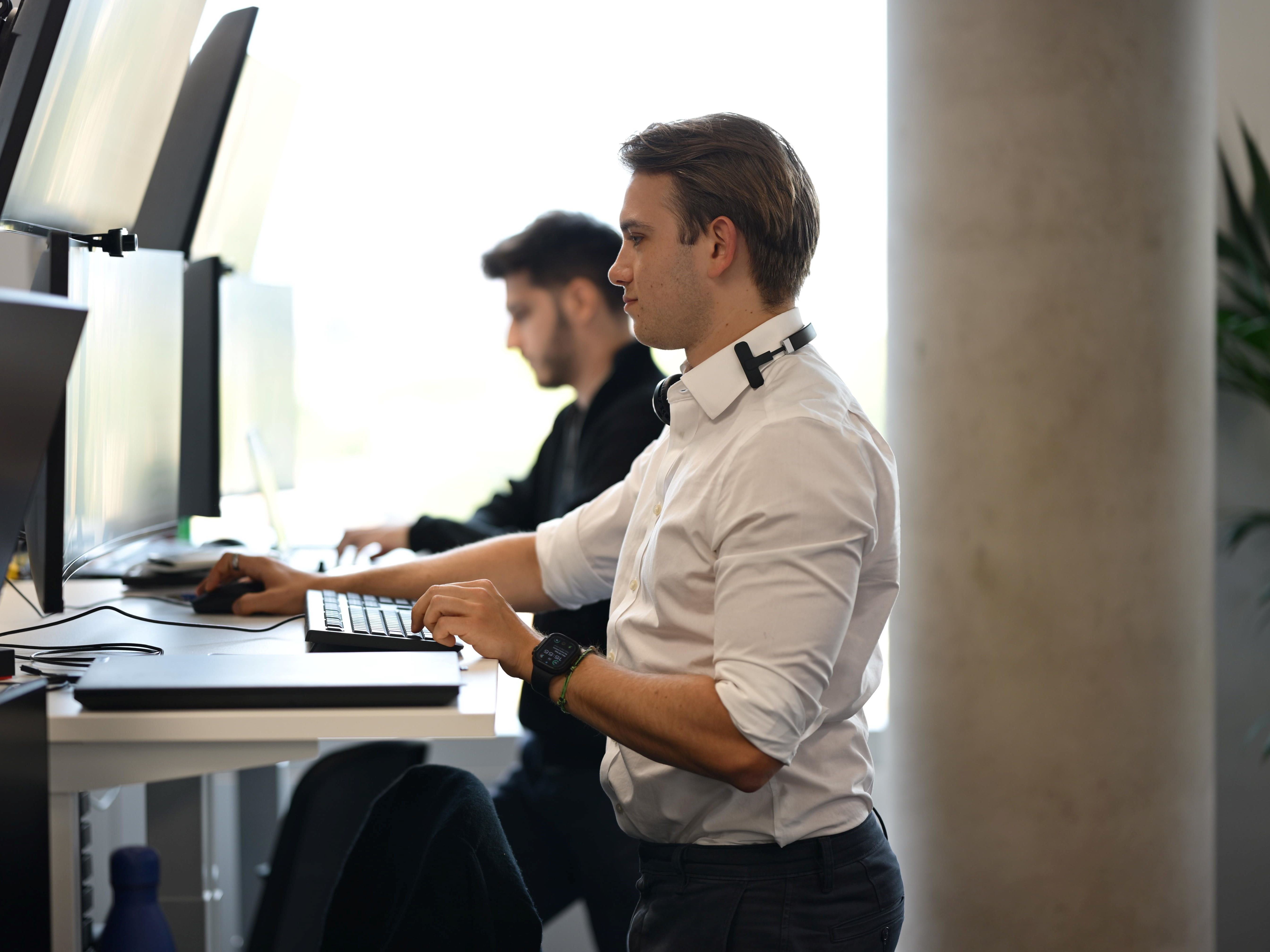 A person looks at energy data on a screen.